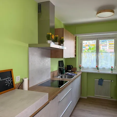 Moderne Mit Seeblick, Pool & Balkon Appartement *