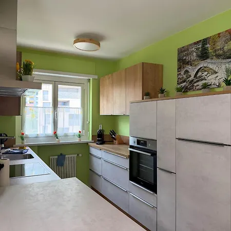 Moderne Mit Seeblick, Pool & Balkon Minusio