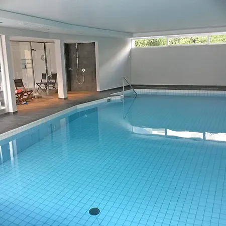 Moderne Mit Seeblick, Pool & Balkon