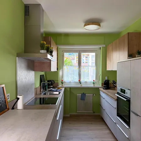 Moderne Mit Seeblick, Pool & Balkon Appartement *