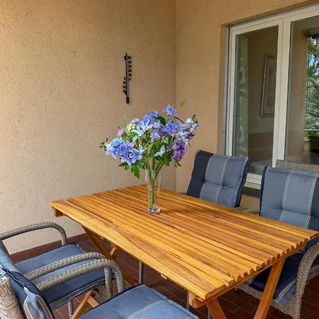 Moderne Mit Seeblick, Pool & Balkon Minusio