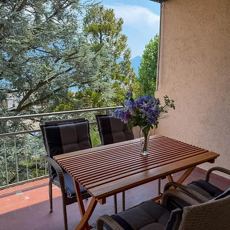 Moderne Mit Seeblick, Pool & Balkon *