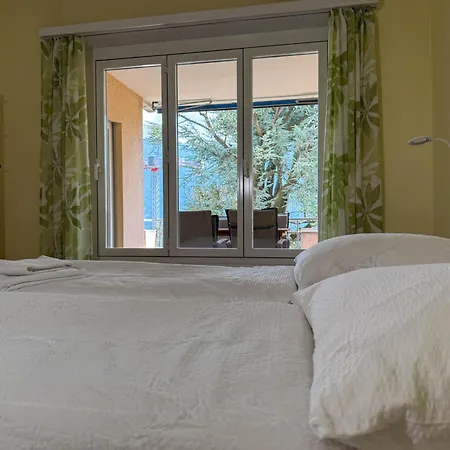 Moderne Mit Seeblick, Pool & Balkon Appartement *
