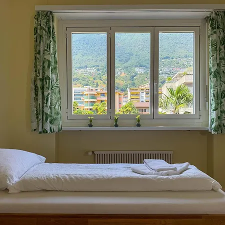 Moderne Mit Seeblick, Pool & Balkon *