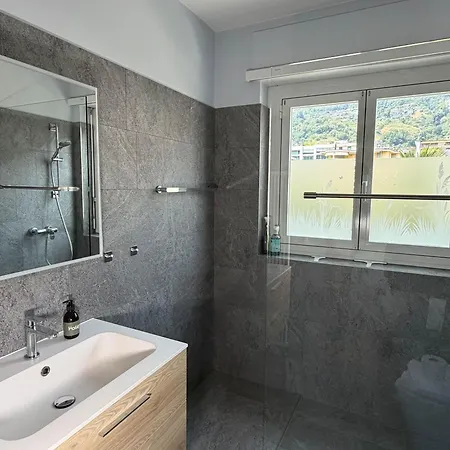 Moderne Mit Seeblick, Pool & Balkon Appartement *