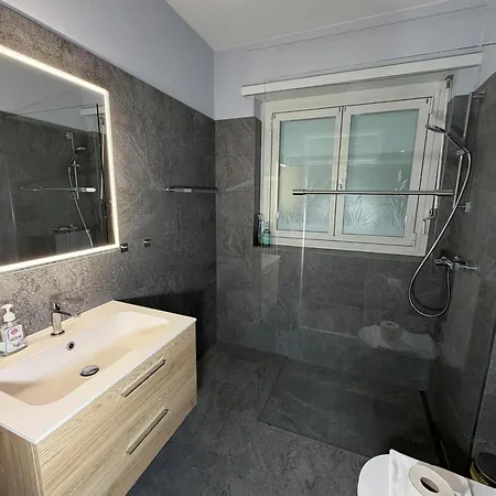 아파트 Moderne Mit Seeblick, Pool & Balkon *