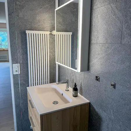 Appartement Moderne Mit Seeblick, Pool & Balkon *