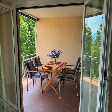 Moderne Mit Seeblick, Pool & Balkon * Minusio